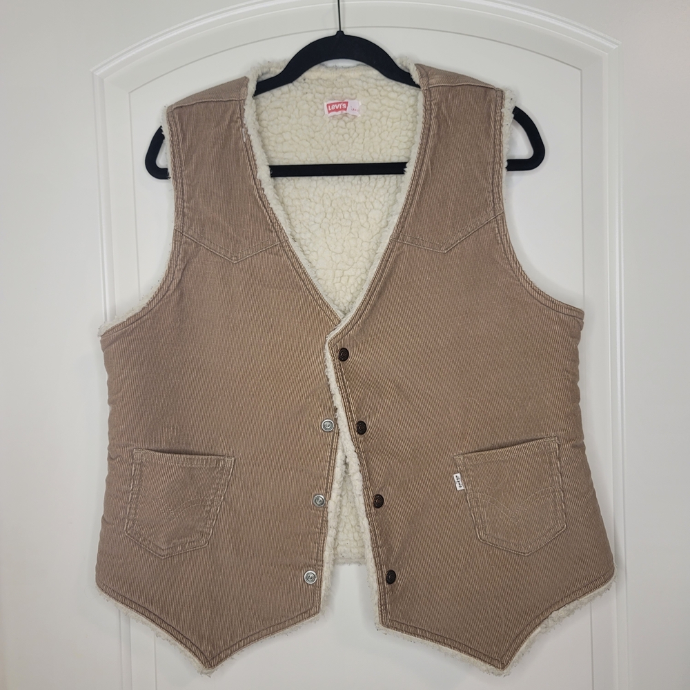 Vintage Levi's Tan Corduroy Sherpa-Lined Vest Cabincore Fishermancore 70sfashion